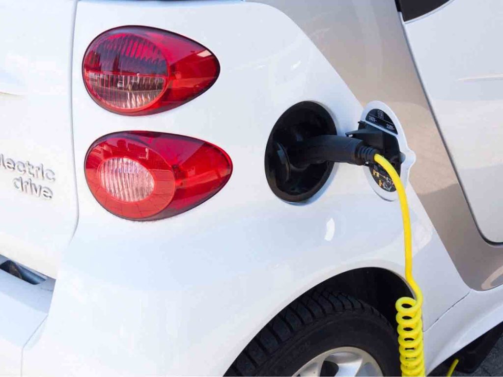 FinMin Asks Government Officials to Switch to Electric Vehicles