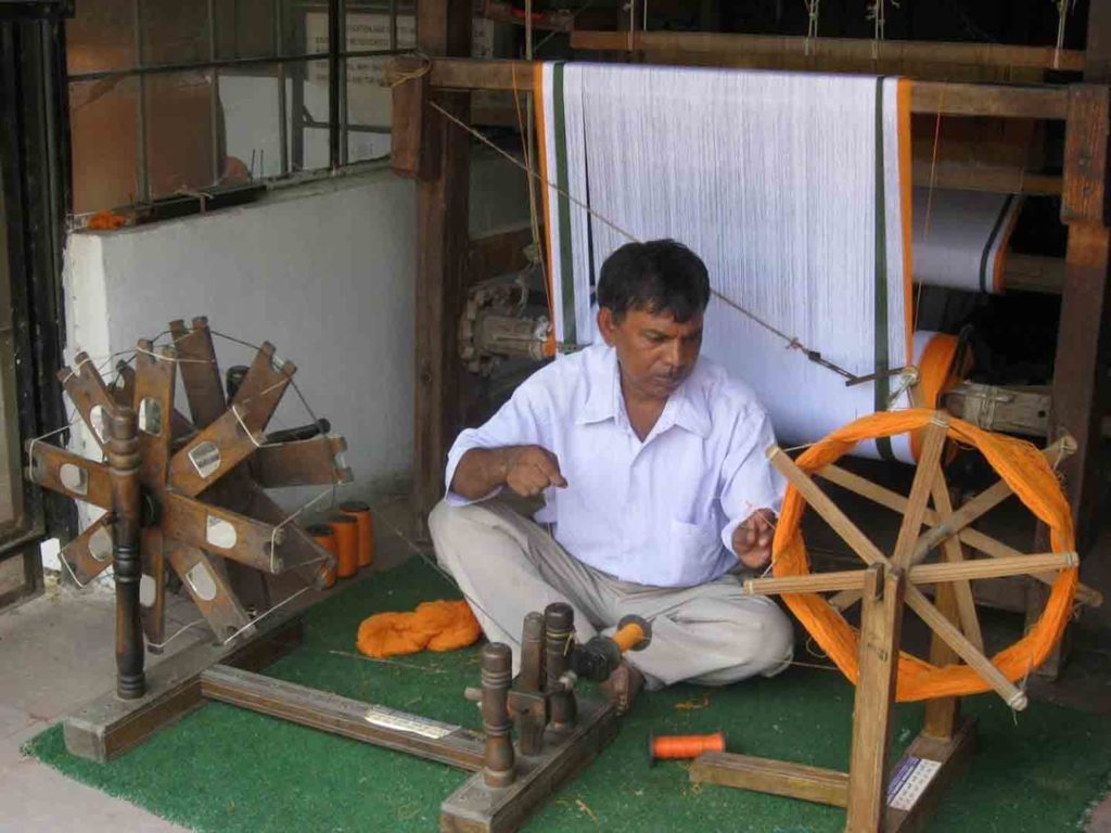 UP Govt to Set up “UP Khadi” Outlets Geared Towards Youth